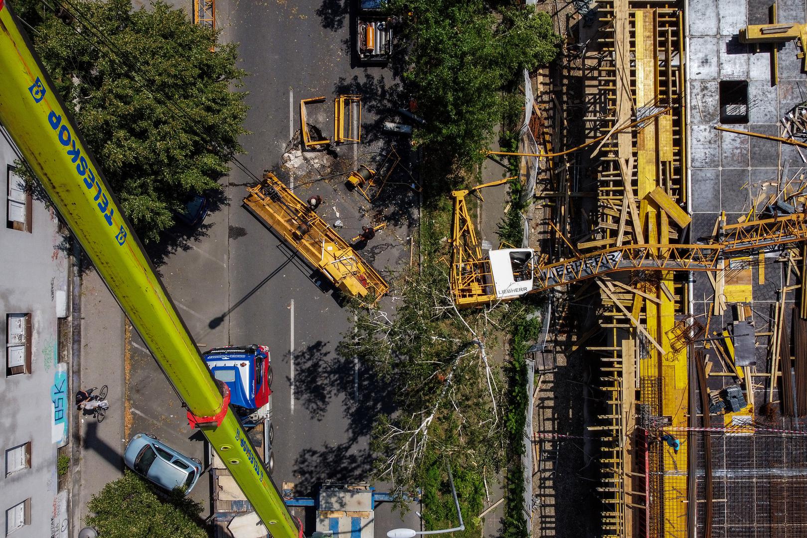 20.07.2023., Zagreb -  Uslijed strasnog nevremena i oluje u Prilazu baruna Filipovica pala je dizalica koja se ukopala u cestu. Fotografije iz zraka. Photo: Igor Kralj/PIXSELL