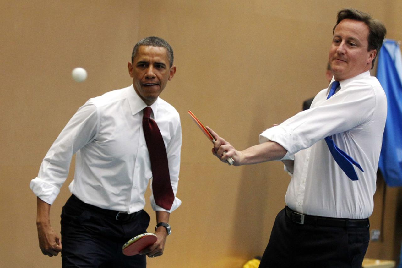 'U.S. President Barack Obama plays table tennis against students with British Prime Minister David Cameron at the Globe Academy in London in this May 24, 2011 file photo.        REUTERS/Larry Downing/