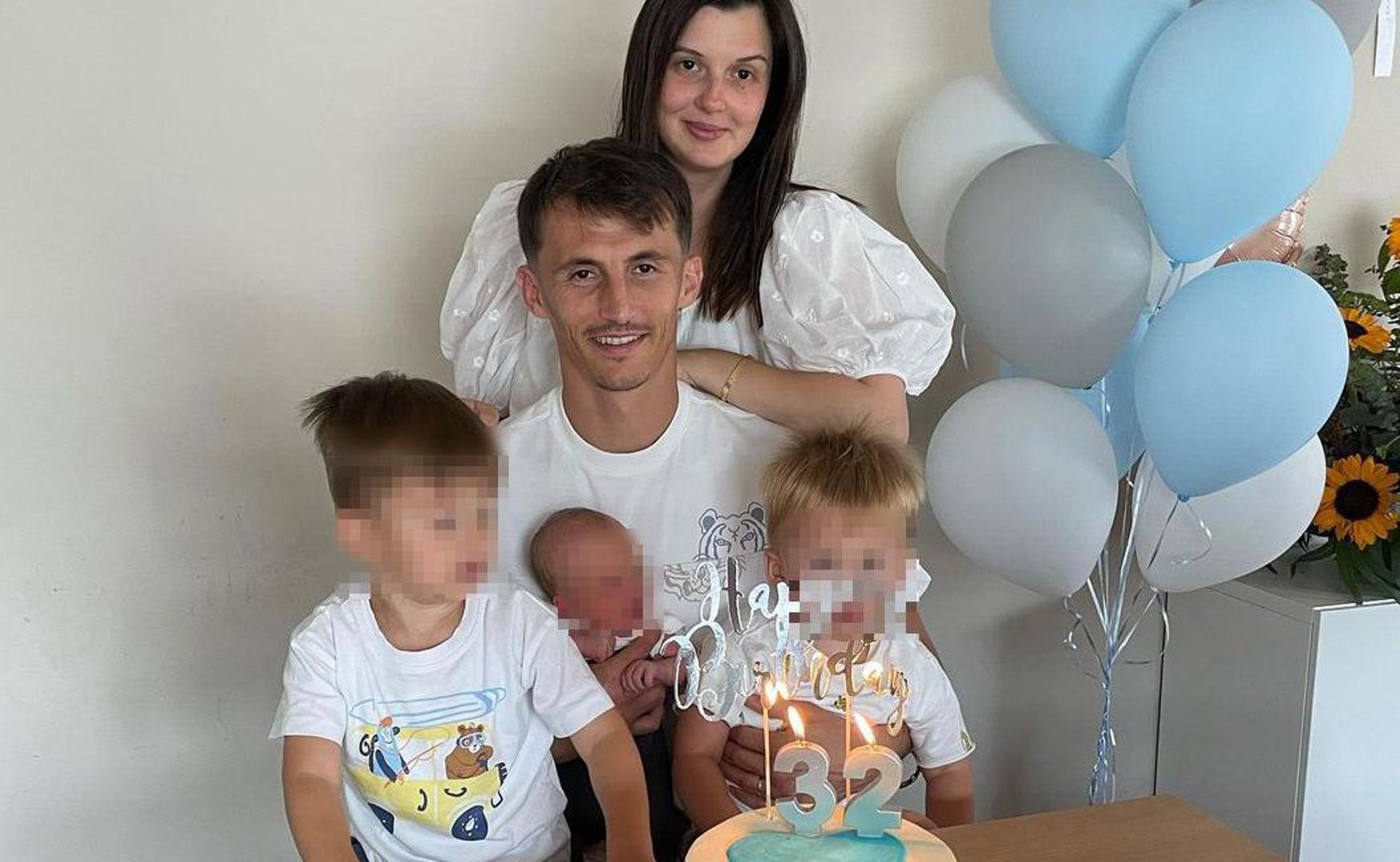Budimir je sa suprugom Monikom u braku od 2019. godine. Monika je rođena u Vukovaru, a par se upoznao u Velikoj Gorici, što je Ante jednom prilikom otkrio. Zajedno imaju tri sina.