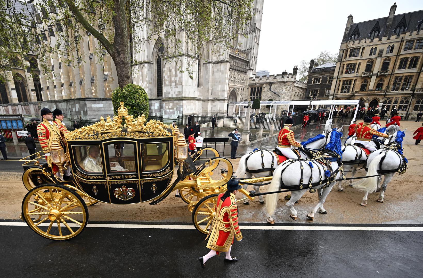 Britain's King Charles and Queen Camilla arrive in the Diamond Jubilee State Coach from Buckingham Palace to Westminster Abbey to his coronation ceremony in London, Britain May 6, 2023. REUTERS/Dylan Martinez Photo: Dylan Martinez/REUTERS