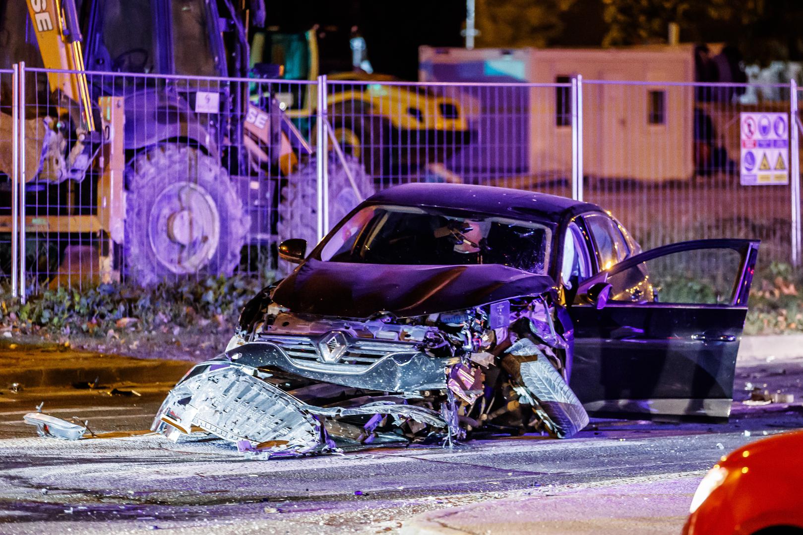 U teškoj prometnoj nesreći sudjelovala su dva automobila.