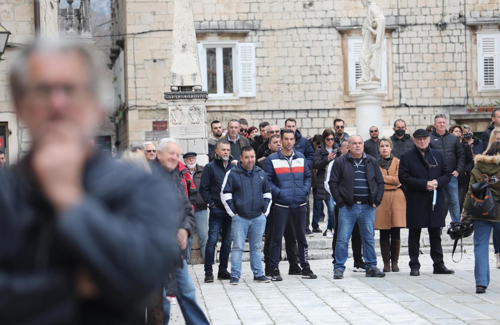 20.02.20220.,Trogir - Na trgu Ivana Pavla II odrzan mirni prosvjed radnika Brodotrogira na kojima su im se obratili predstavnici sindikata,radnika,branitelja i trogirani koji su to zeljeli.
Photo:Ivo Cagalj/PIXSELL