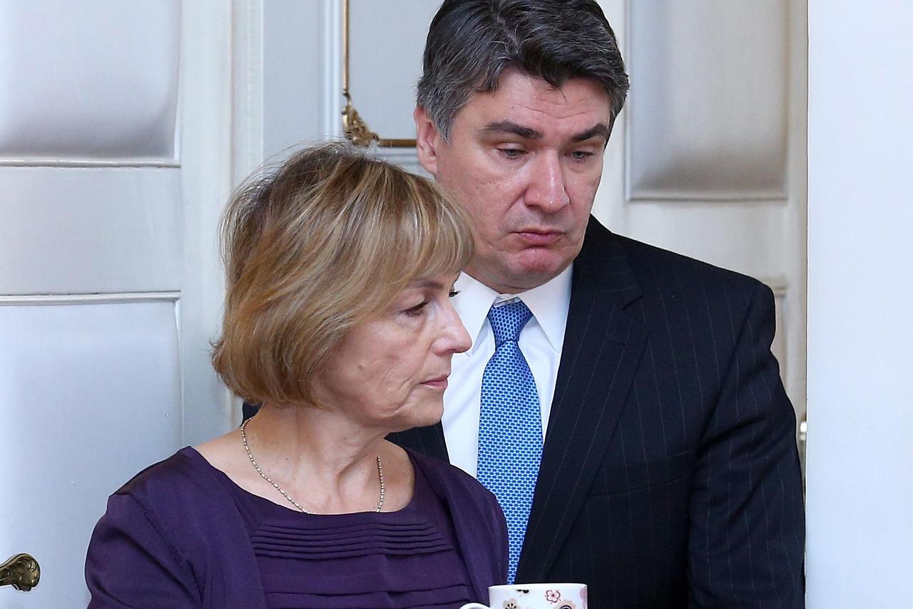 03.06.2015., Zagreb - U Banskim dvorima odrzana je redovita sjednica Vlade RH na kojoj su, uz ostalo, donesene odluke o koncesijama za eksploataciju nafte. Vesna Pusic, Zoran Milanovic.  Photo: Patrik Macek/PIXSELL