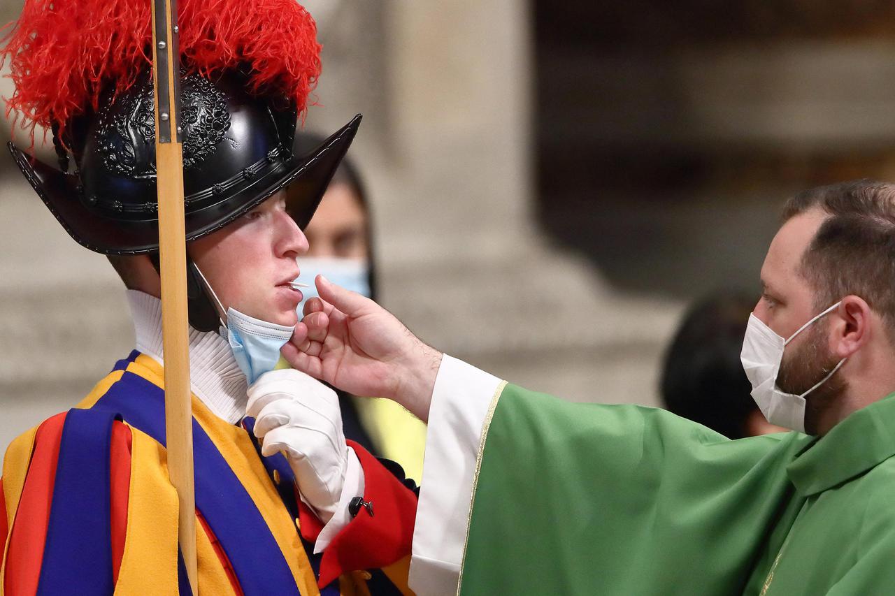 Pope Francis' mass for the World Day of the Poor - Vatican