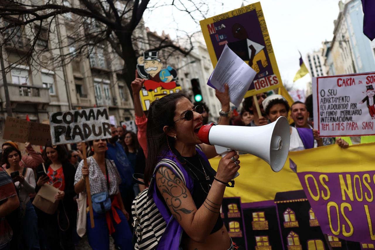 Protest for the right to affordable housing in Lisbon