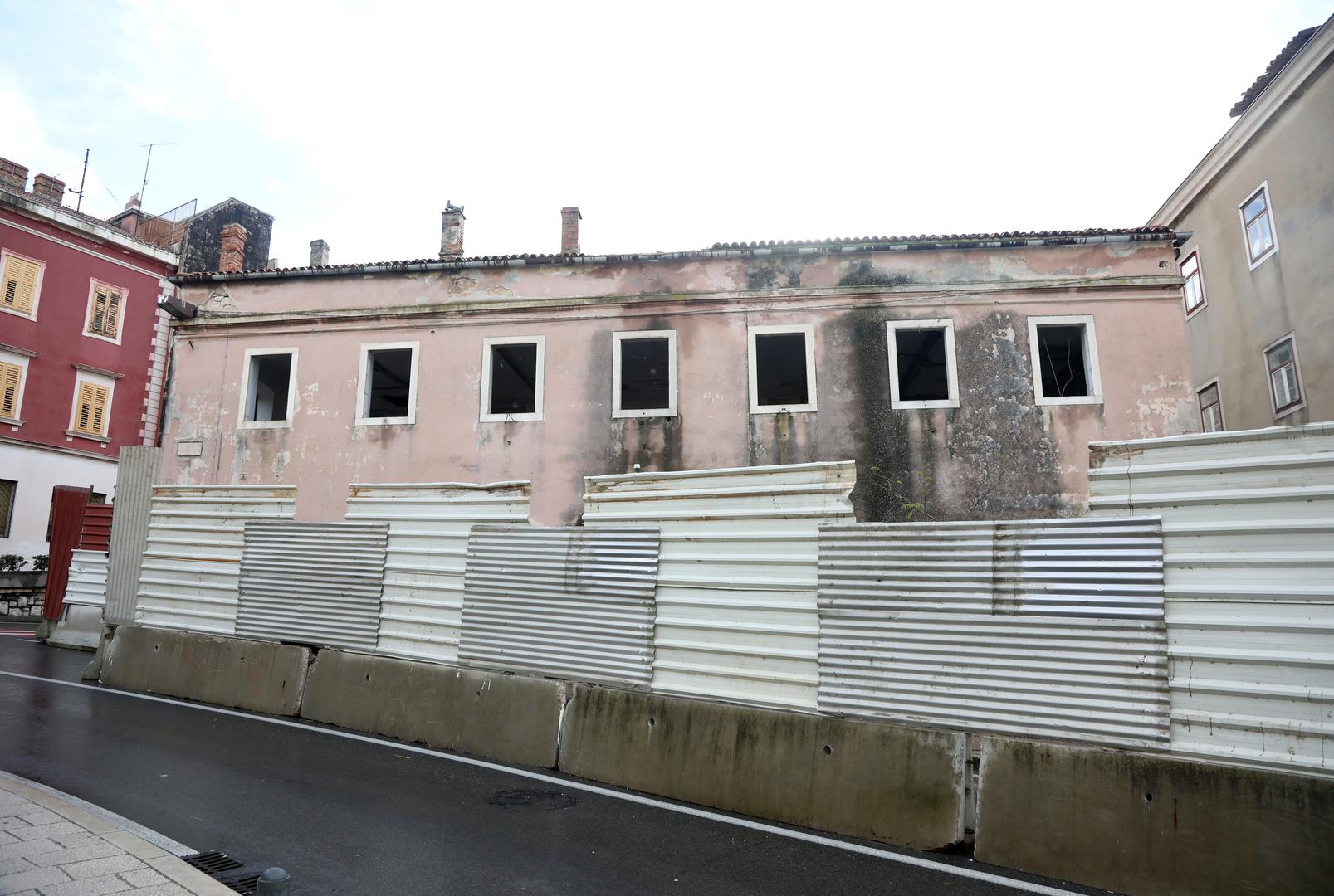 Objekt je, dakle, zamišljen kao dvonamjenska, poslovno-stambena zgrada s podzemnom garažom i sedam do osam poslovnih prostora u prizemlju. Na preostalim etažama bit će izgrađeno jednako toliko prostranih, luksuznih stanova površine 120 četvornih metara, dok bi na vrhu trebao biti penthouse s otvorenom terasom. 