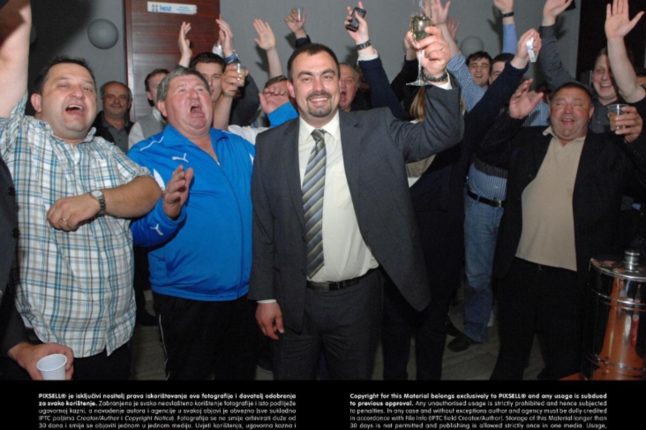 '02.06.2013. Krapina - Veselje u HDZ-ovom stozeru nakon sto je Zoran Gregurovic postao novi gradonacelnik Krapine. Photo: Matija Topolovec/PIXSELL'