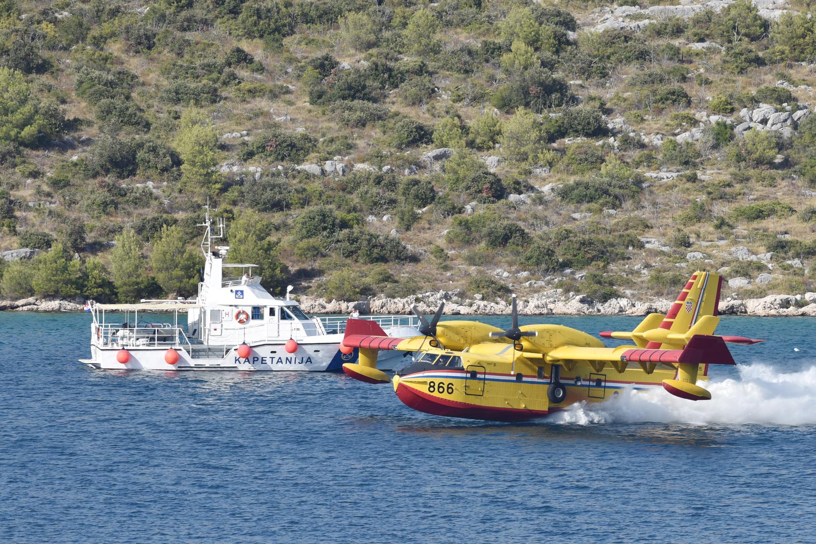 Tako su požare u Zemuniku Donjem i Galovcu gasila četiri Canadaira CL-415 i četiri Airtractora AT-802.