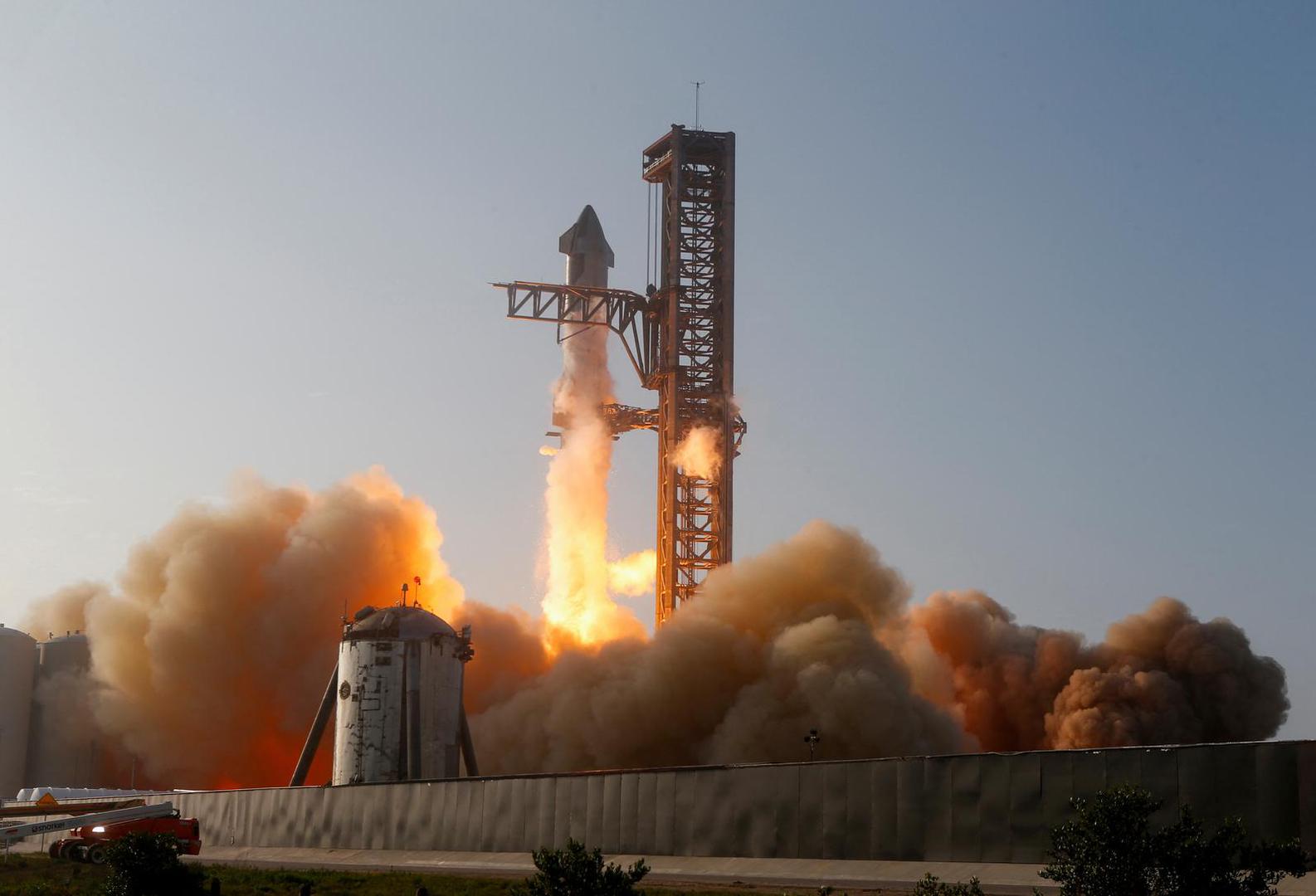 SpaceX's next-generation Starship spacecraft atop its powerful Super Heavy rocket lifts off from the company's Boca Chica launchpad on an uncrewed test flight before exploding, near Brownsville, Texas, U.S. April 20, 2023.  REUTERS/Joe Skipper Photo: JOE SKIPPER/REUTERS