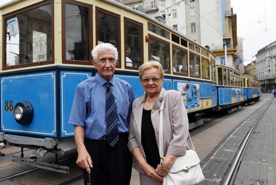 05.09.2015., Zagreb - Na zagrebackom Trgu bana Jelacica u povodu 124. obljetnice svog postojanja Zagrebacki elektricni tramvaj pokazao je gradjanima stare tramvaje i predstavio najstarije vozace, te omogucio svima da se provozaju kao nekad. Najstariji voz