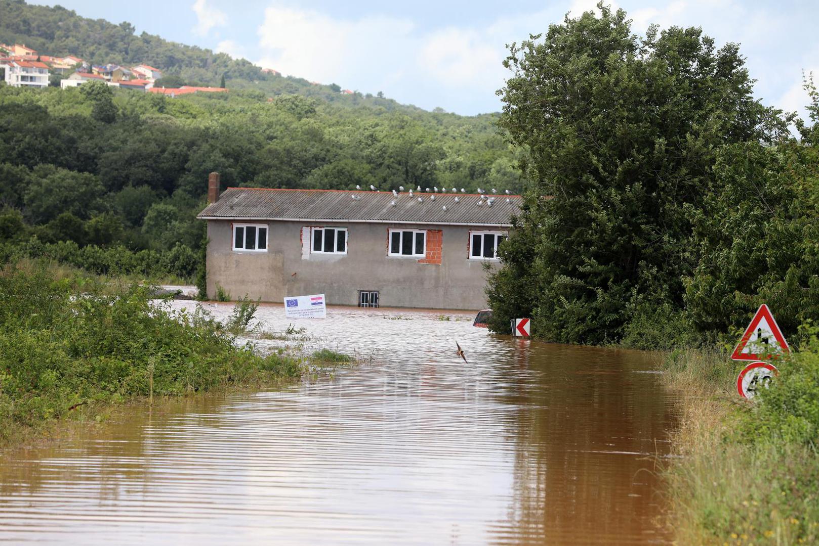 Na Krku na meteorološkoj postaji Ponikve zabilježeno je gotovo 300mm kiše u 24 sata.