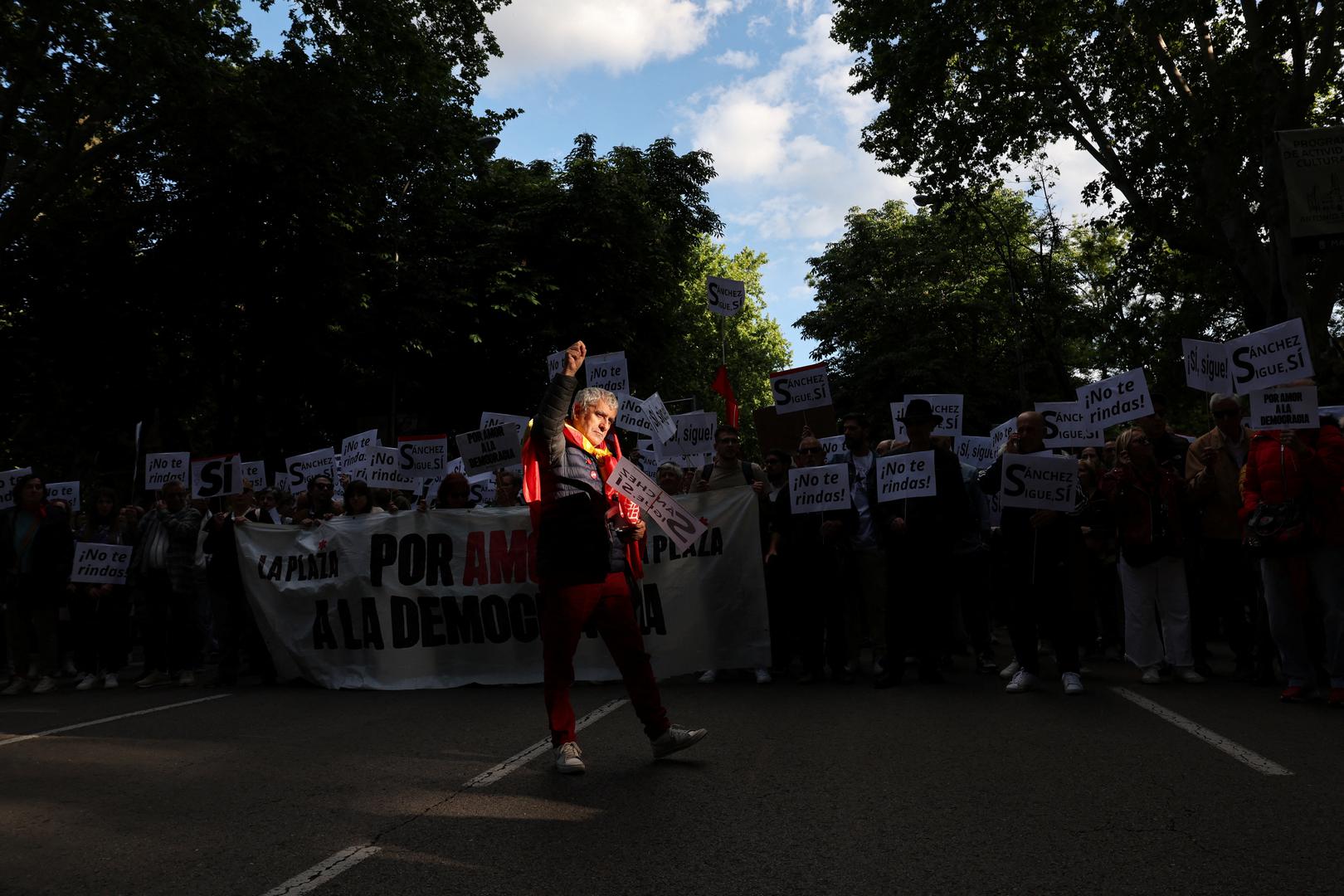 People march to show support for Spain's Prime Minister Pedro Sanchez, in Madrid, Spain, April 28, 2024. REUTERS/Violeta Santos Moura Photo: VIOLETA SANTOS MOURA/REUTERS