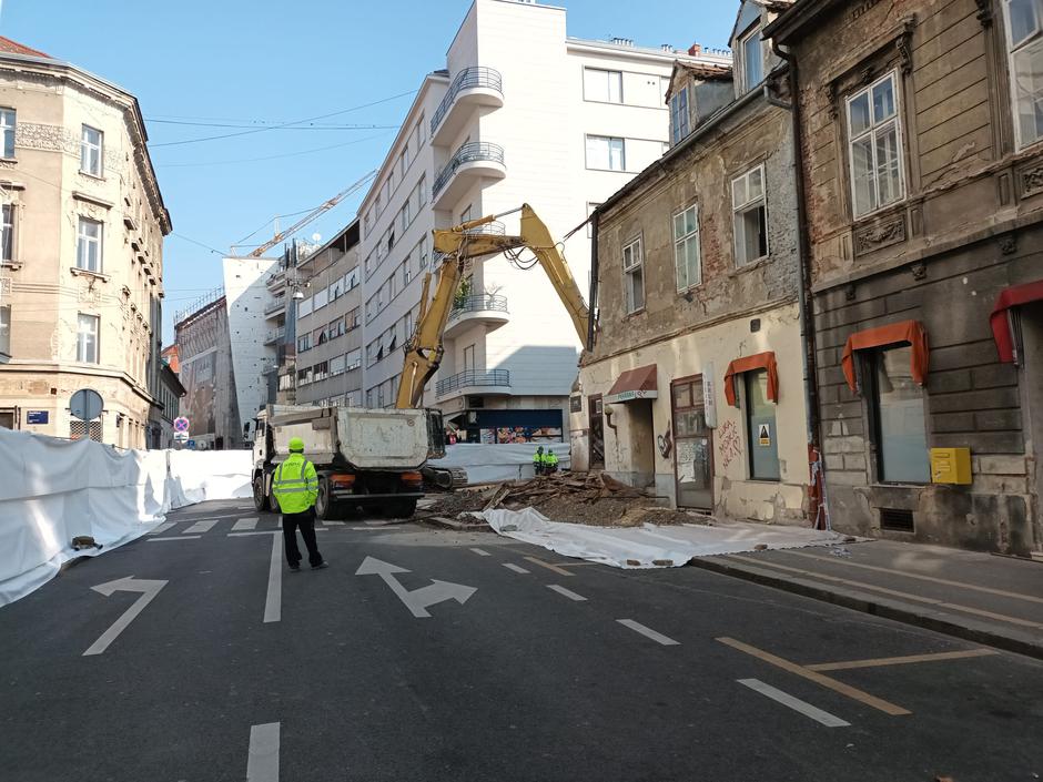 Rušenje zgrade na uglu Petrinjske i Đorđićeve ulice