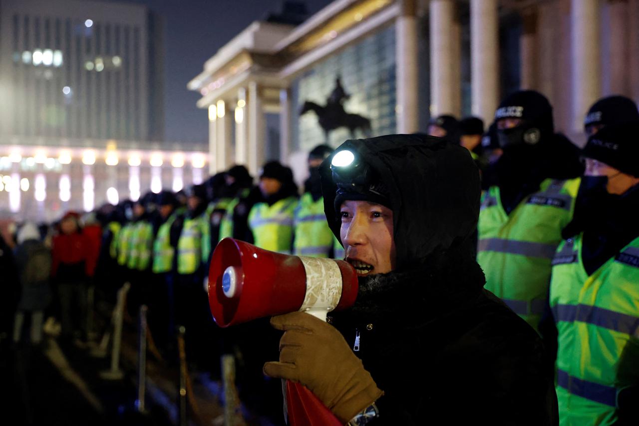 storyeditor/2022-12-09/2022-12-06T104439Z_419809345_RC2VZX9Y9QA8_RTRMADP_3_MONGOLIA-PROTESTS.JPG