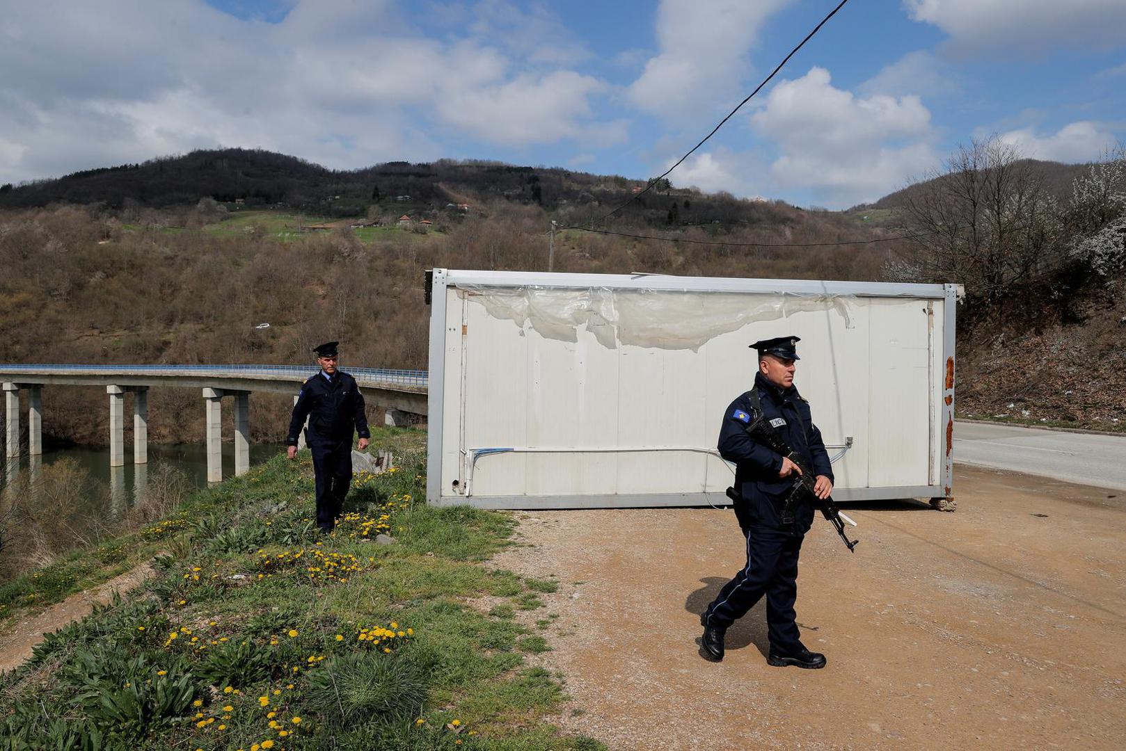 Kosovo police officers stand guard next to a newly installed voting container for the upcoming local elections in Zubin Potok, Kosovo, April 20, 2023. REUTERS/Valdrin Xhemaj  NO RESALES. NO ARCHIVES. Photo: Stringer/REUTERS