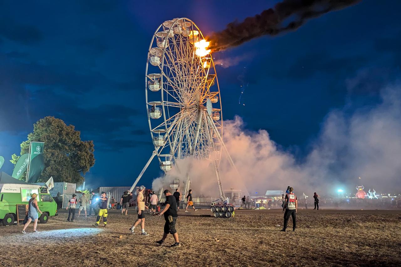 Highfield Festival - Ferris wheel on fire