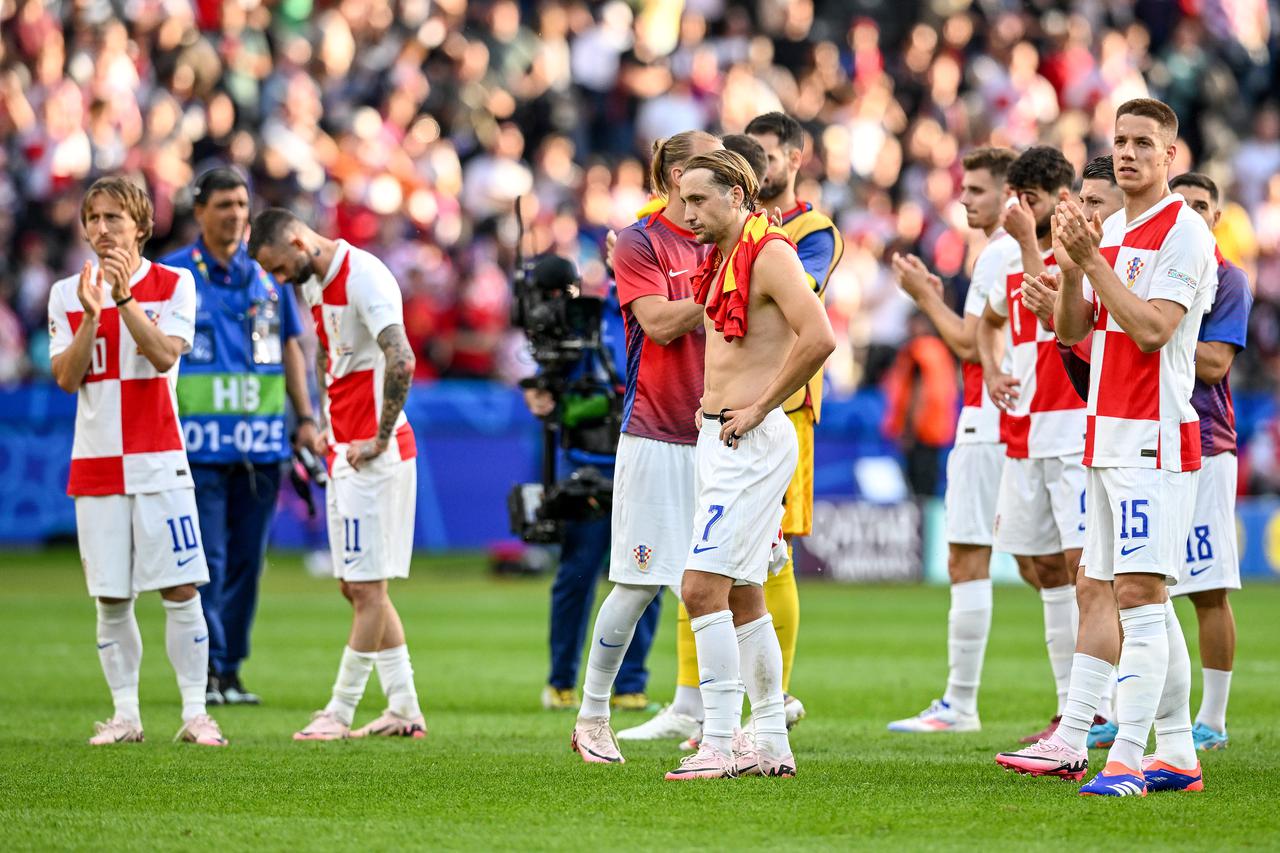 Berlin: Raazočarani nogometaši Hrvatske nakon poraza od Španjolske u 1. kolu skupine B na Europskom prvenstvu