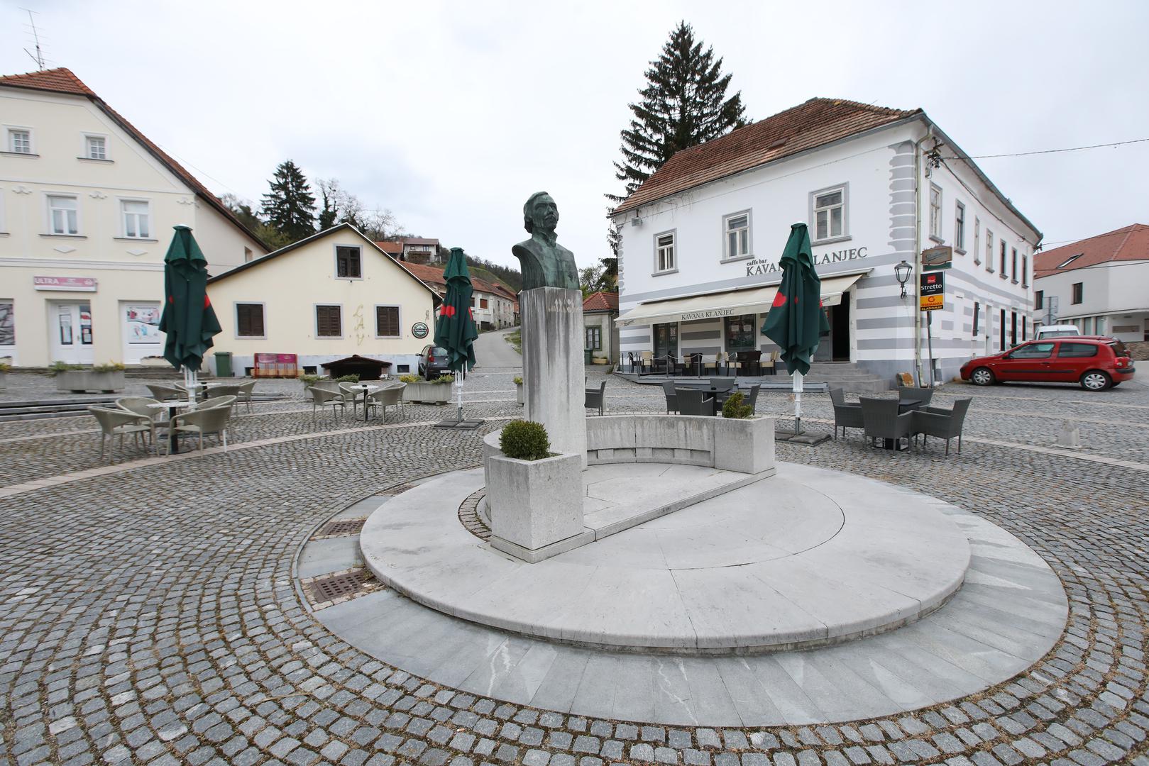 15.04.2021. Klanjec- Turisticka patrola iz Klanjca, grada u Hrvatskom zagorjuSpomenik i trg Antunu Mihanovicu.
Photo: Boris Scitar/Vecernji list/PIXSELL