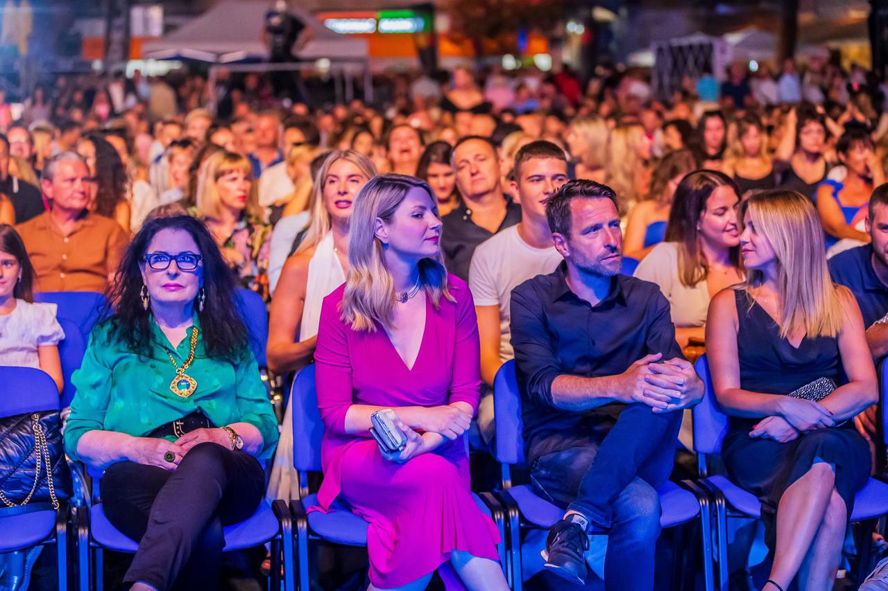 Vela Luka: Danijela Martinović nastupila je na koncertu "Trag u beskraju" u čast Oliveru Dragojeviću 