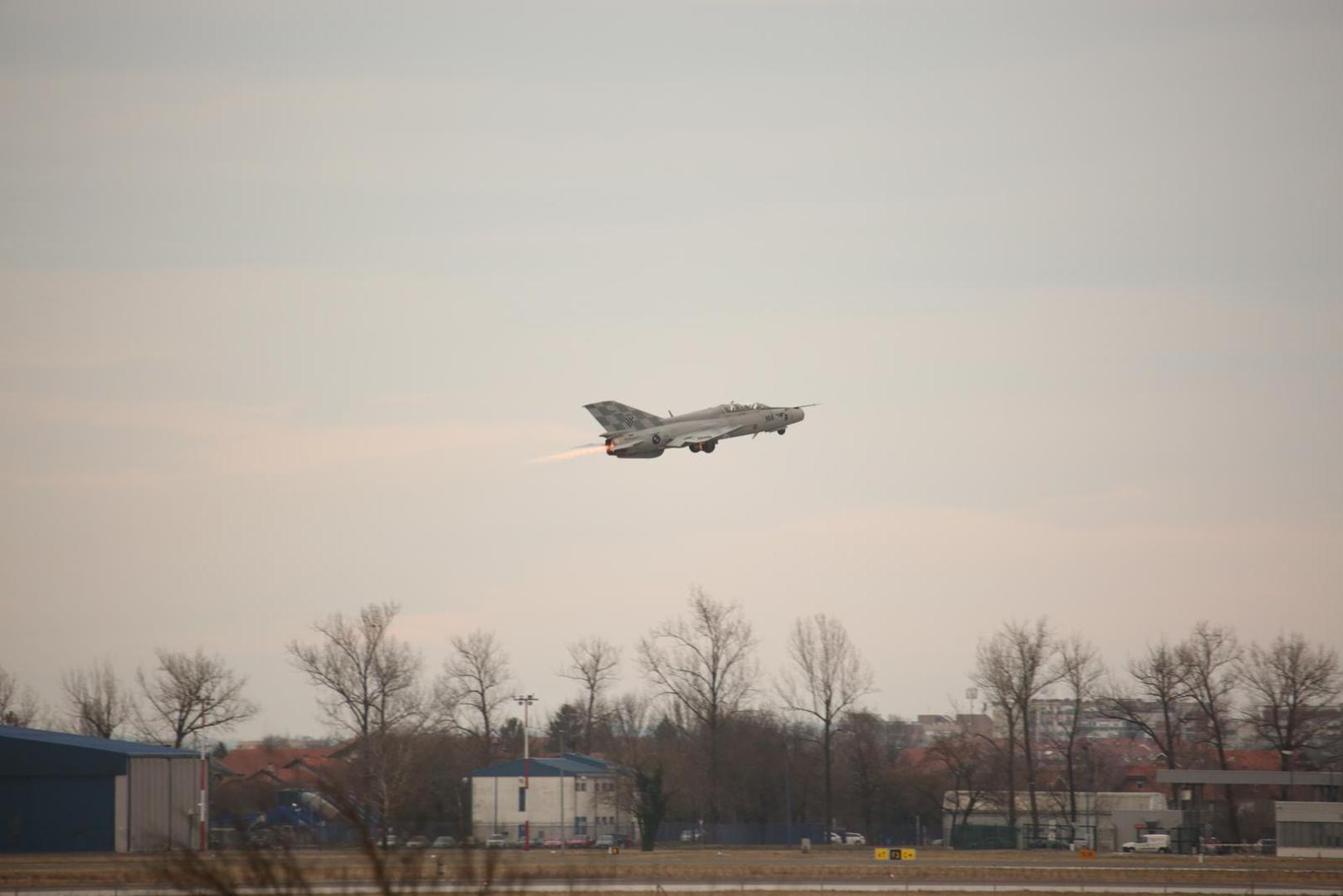 01.01.2000., Zagreb - Dva borbena zrakoplova Rafale preletjela su Zagreb, a tri MiG-a Hrvatskog ratnog zrakoplovstva presrela su ih te otpratila do zracne luke Franjo Tudjman u sklopu zajednickih vojnih vjezbi Hrvatske i Francuske. Photo: Slaven Branislav Babic/PIXSELL