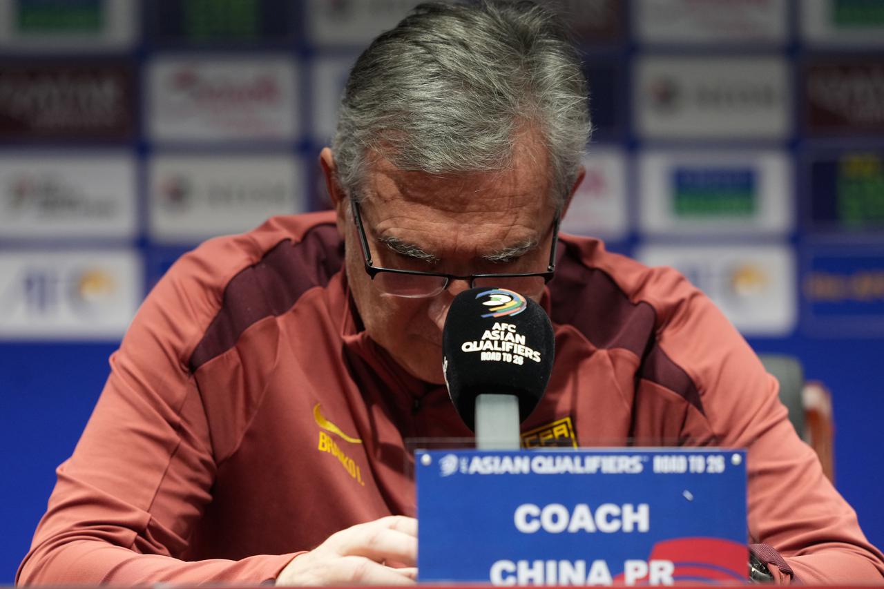 (SP)CHINA-DALIAN-FOOTBALL-WORLD CUP-QUALIFIERS-PRESS CONFERENCE (CN)