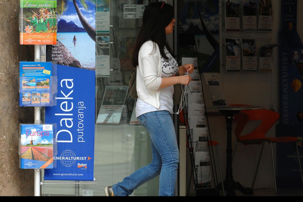 \'07.07.2009., Zagreb - Izlog turisticke agencije Generalturist.  Photo: Patrik Macek/Vecernji list\'