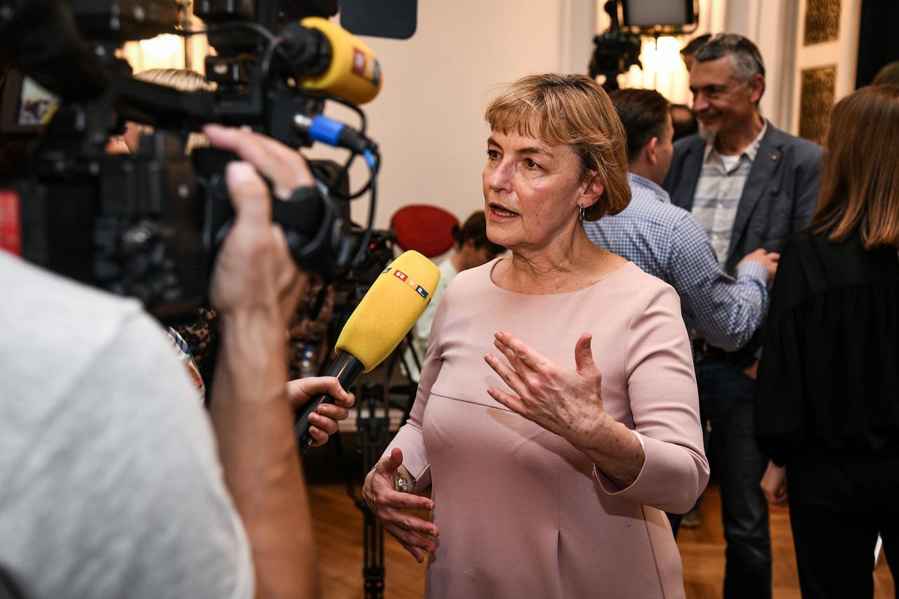 Vesna Pusić daje izjavu