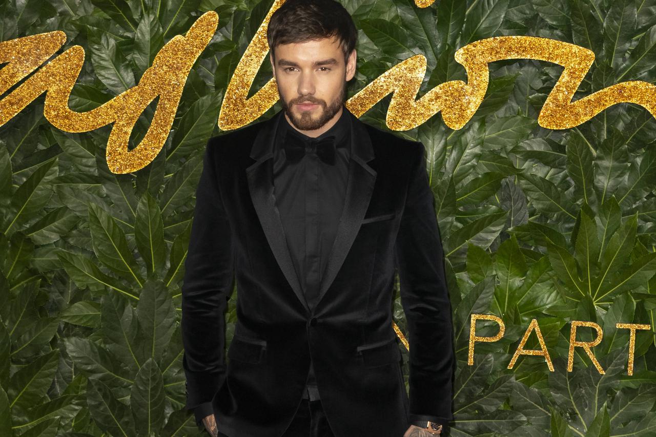 Exclusif - Liam Payne et sa compagne Maya Henry sont allés dans les studios de l'émission Taratata, puis se sont rendus chez Webedia et chez NRJ à Paris