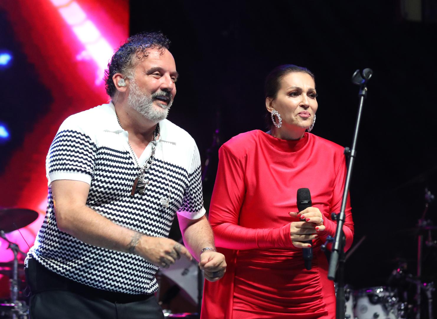 Tony Cetinski i Nina Badrić spadaju među najveća imena domaće glazbe novog milenija, a upravo je njih dvoje sinoć stalo pred šibensku publiku na otvaranju novog festivala 'Šubićevac live'.