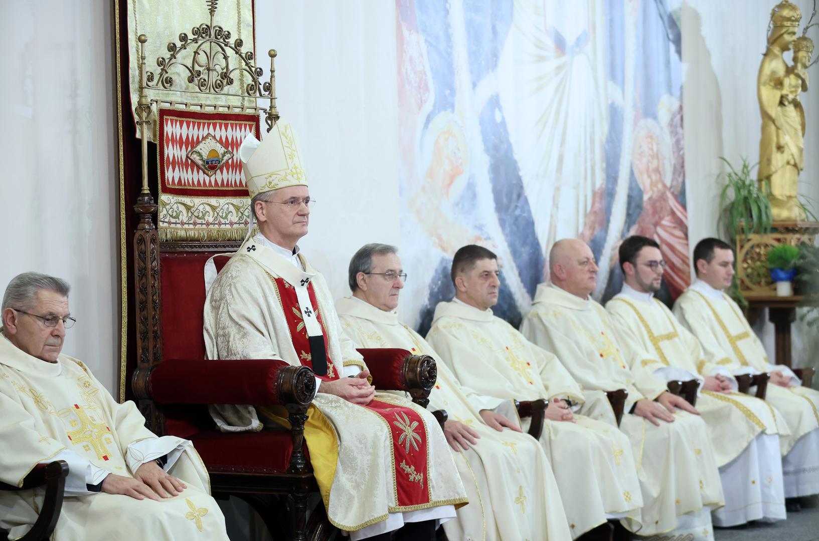 25.12.2023., Zagreb - Zagrebacki nadbiskup mons. Drazen Kutlesa predvodio je svetu misu polnocku u Bogosluznom prostoru bl. Alojzija Stepinca. Photo: Sanjin Strukic/PIXSELL