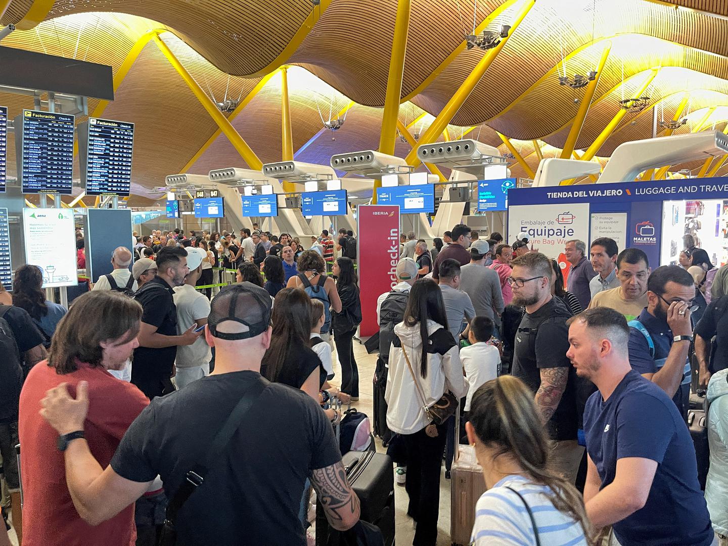 Passengers wait at Barajas Airport, as Spanish airport operator Aena on Friday reported a computer systems "incident" at all Spanish airports which may cause flight delays, in Madrid, Spain July 19, 2024. REUTERS/Elena Rodriguez Photo: ELENA RODRIGUEZ/REUTERS