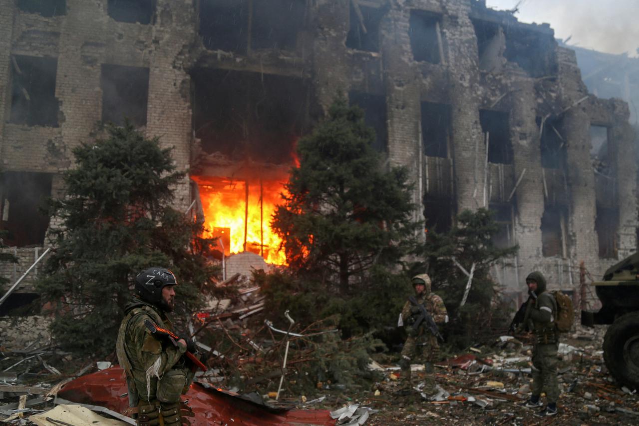 storyeditor/2022-04-22/2022-04-22T045626Z_818114496_RC2SRT92LVOQ_RTRMADP_3_UKRAINE-CRISIS-MARIUPOL.JPG