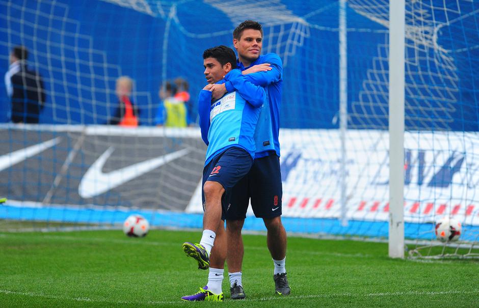 09.10.2013., stadion Maksimir, Zagreb - Trening hrvatske nogometne reprezentacije uoci kvalifikacijske utakmice za SP 2014. protiv Belgije. Eduardo da Silva, Ognjen Vukojevic.  Photo: Daniel Kasap/PIXSELL