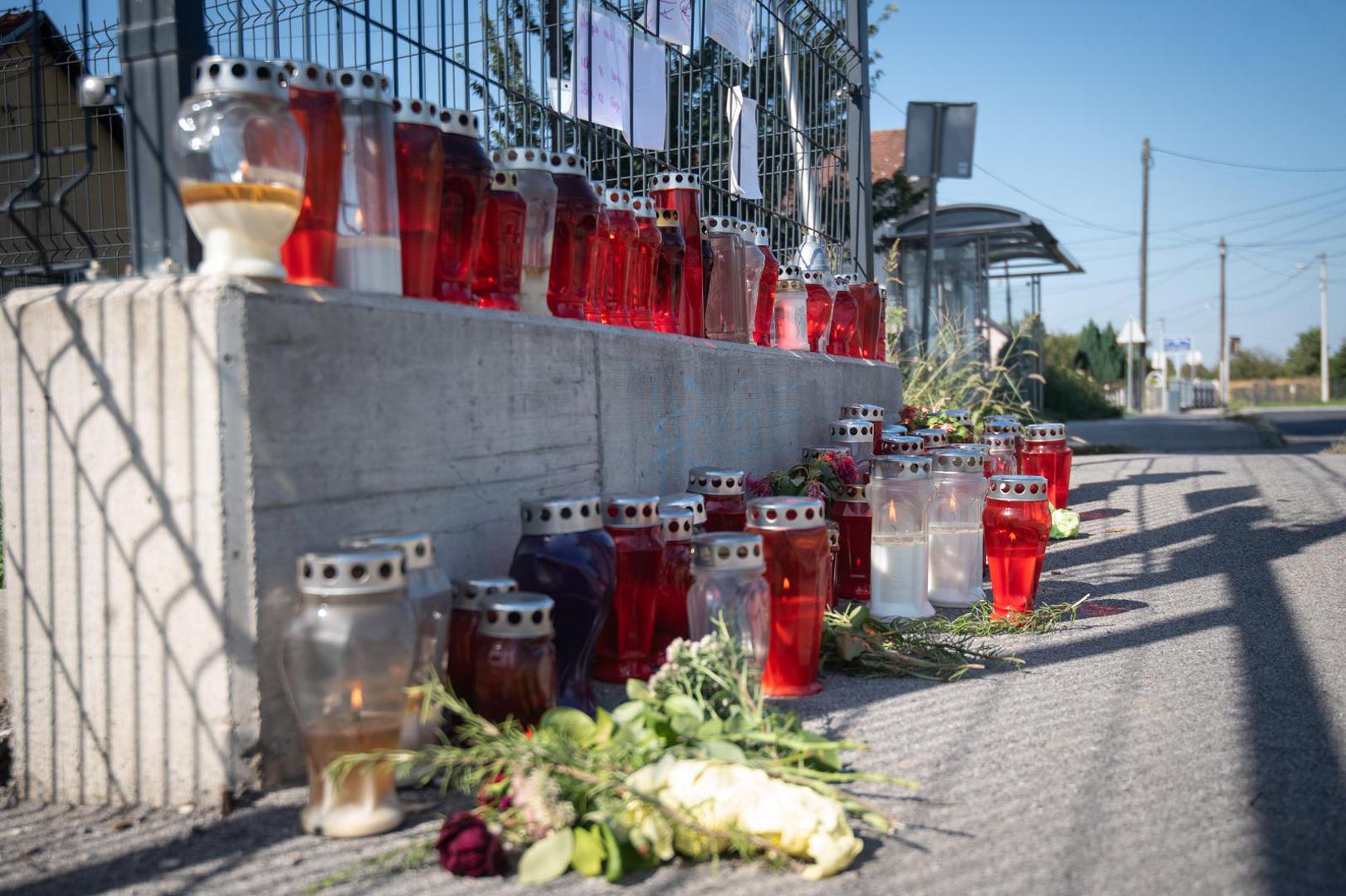 10.09.2023., Zagreb - Gradjani ostavljaju lampione na mjestu gdje je u petak kamion pregazio djevojcicu na Zitnjaku. Photo: Neva Zganec/PIXSELL