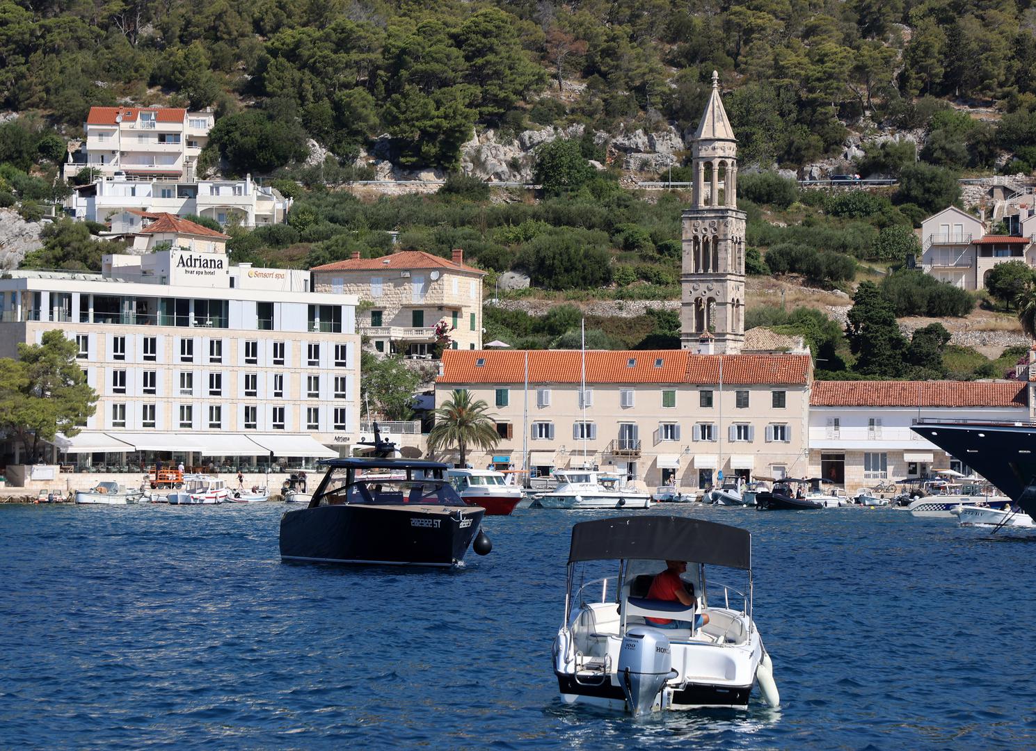 31. 07. 2024. Hvar- Hvar nakon incidenta i prosvjeda vratio se u uobicajnu turisticku kolotecinu.  Photo: Ivana Ivanovic/PIXSELL