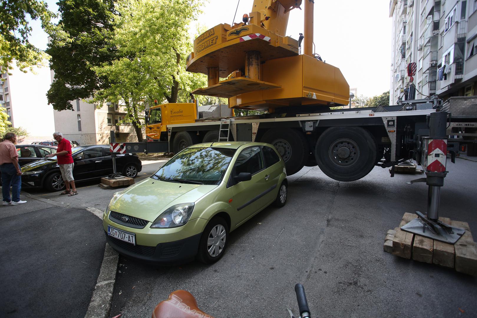 11.08.2021., Zagreb - Stanari zgrade u Alabaharijevoj ulici pobunili su se protiv postavljanja repetitora na vrh njihove zgrade. 
Photo: Zeljko Hladika/PIXSELL