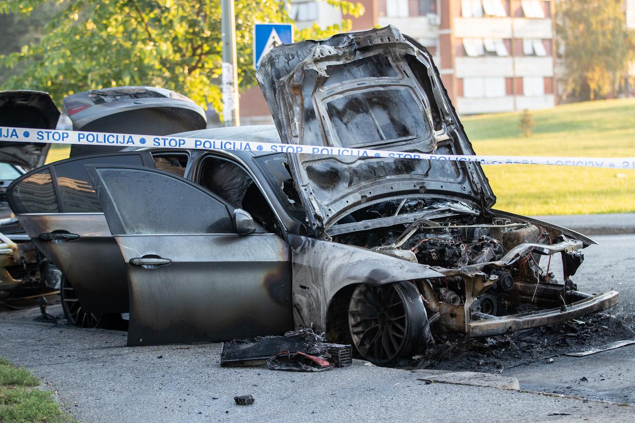 U Prečkom izgorjela dva automobila