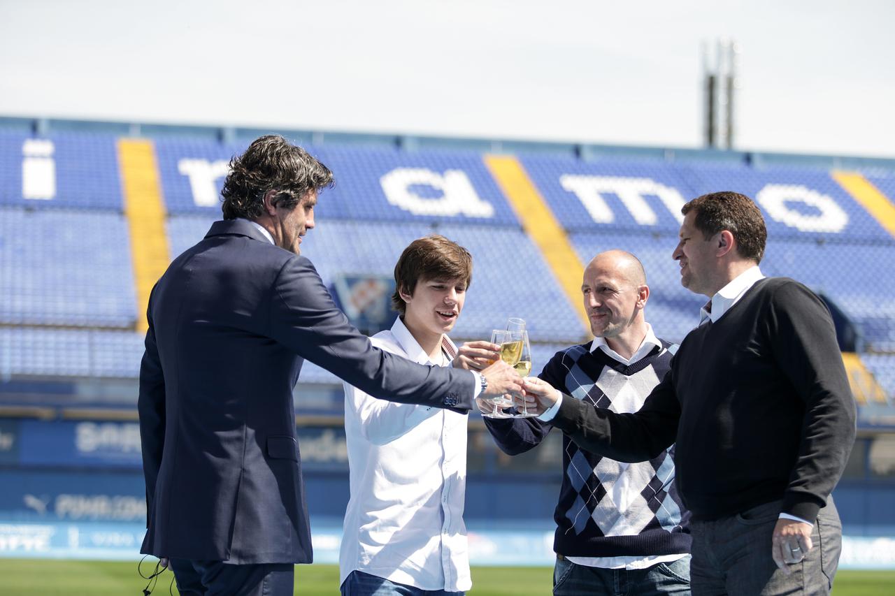 15.04.2015., Zagreb - Konferencija za medije u GNK Dinamo povodom potisivanja ugovora s mladim igracem Antom Coricem.  Zoran Mamic, Ante Coric, Damir Krznar, Igor Cvitanovic. Photo: Petar Glebov/PIXSELL