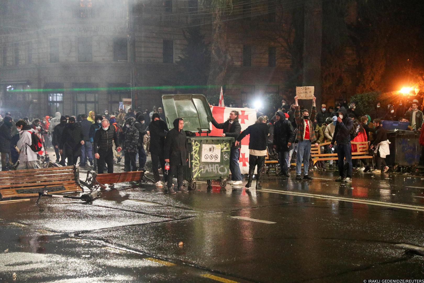 Protesters erect barricades during a rally against a draft law on "foreign agents", which critics say represents an authoritarian shift and could hurt Georgia's bid to join the European Union, in Tbilisi, Georgia, March 9, 2023. REUTERS/Irakli Gedenidze Photo: IRAKLI GEDENIDZE/REUTERS