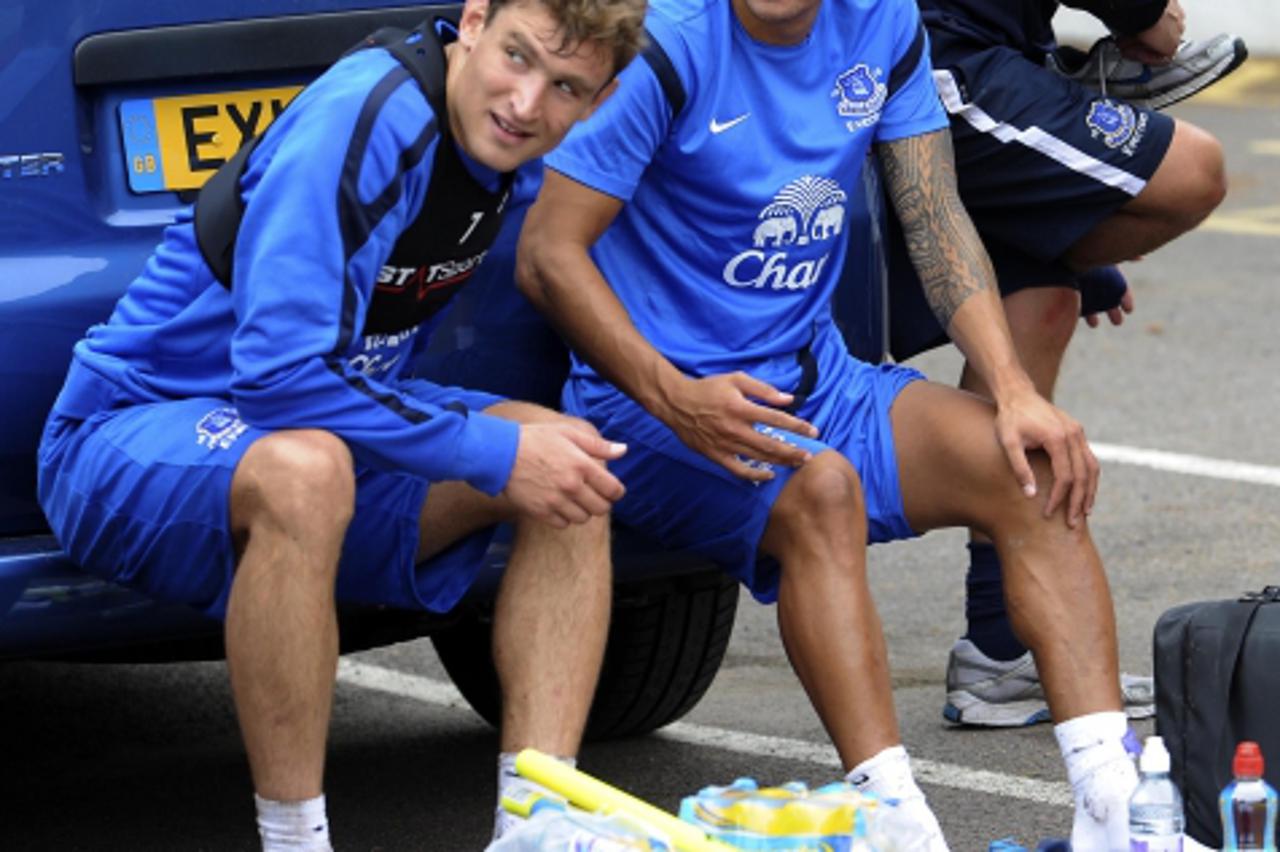 'Everton\'s Nikica Jelavic and Tim Cahill (r) Photo: Press Association/Pixsell'