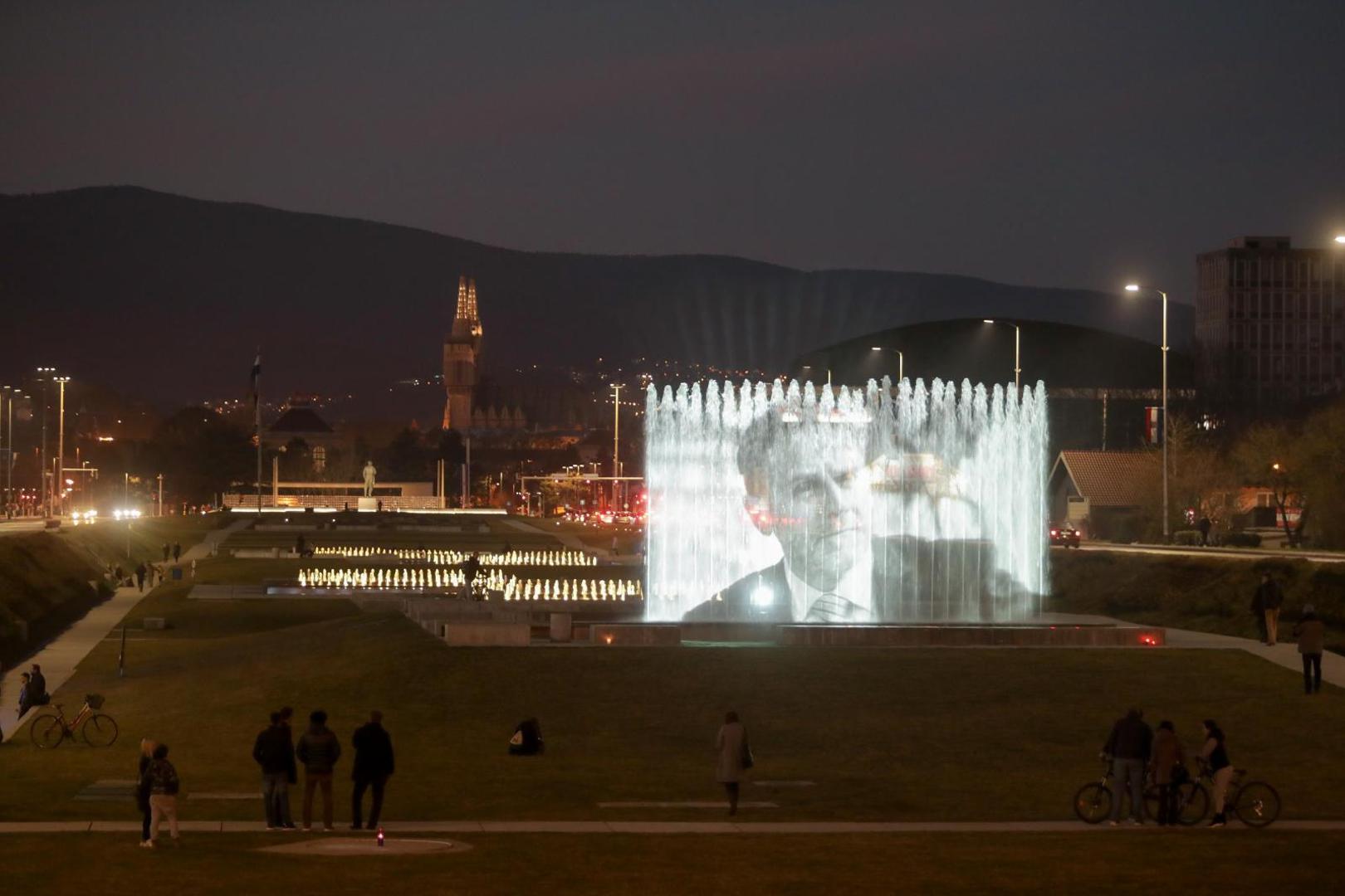 28.02.2021., Zagreb - Fontane u Ulici Hrvatske bratske zajednice veceras svijetle u cast iznenada preminulog zagrebackog gradonacelnika Milana Bandica.

Photo: Borna Filic/PIXSELL