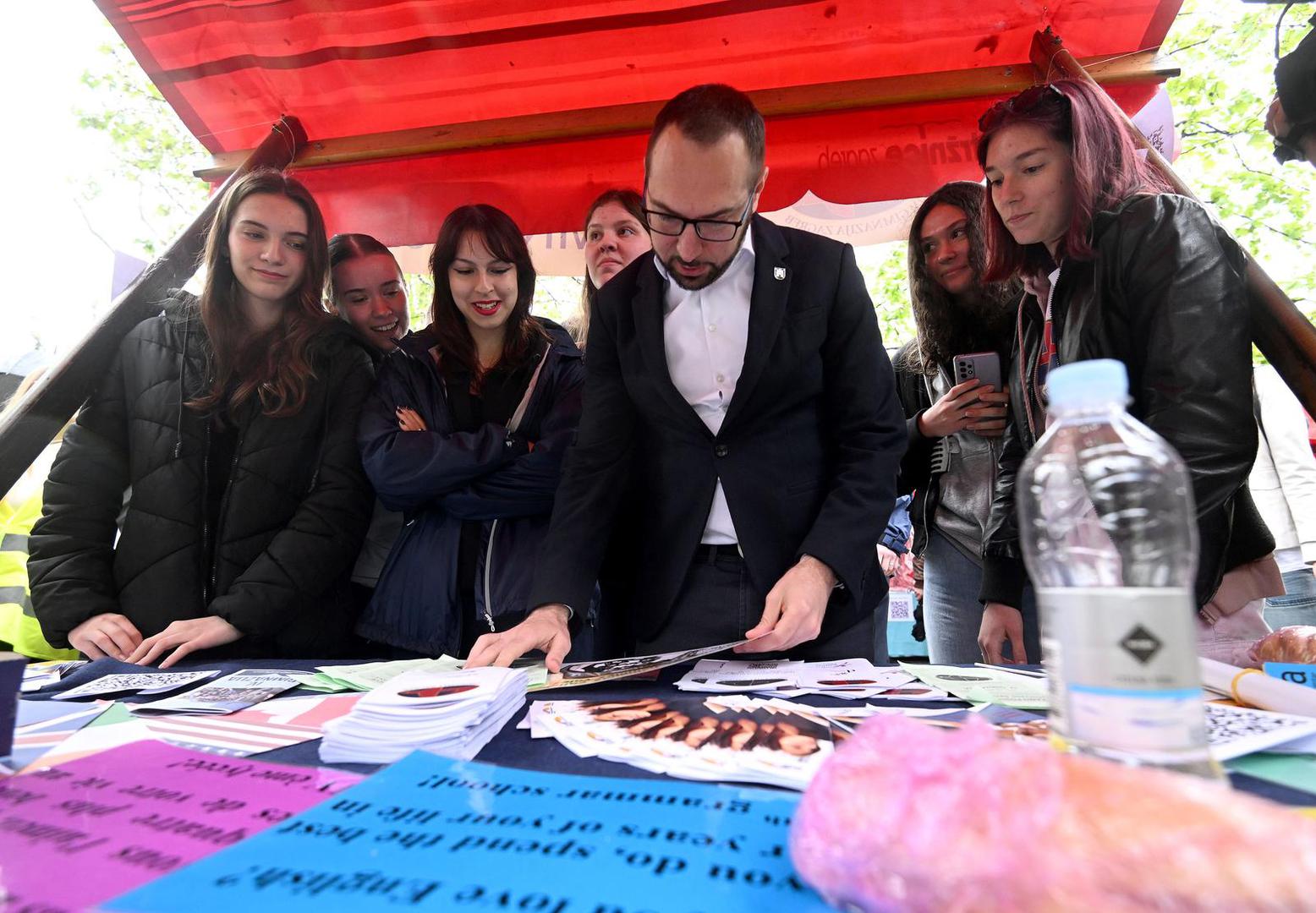 12.05.2023., Zagreb - Gradski ured za obrazovanje, sport i mlade ove godine po 17. put organizira manifestaciju Dojdi osmas, Zagreb te zove, tijekom koje srednje skole Grada Zagreba predstavljaju svoje obrazovne programe ucenicima osmih razreda osnovnih skola kako bi im odluku o izboru primjerene skole i nastavku obrazovanja ucinile sto laksom. Gradonacelnik Tomislav Tomasevic Photo: Marko Lukunic/PIXSELL