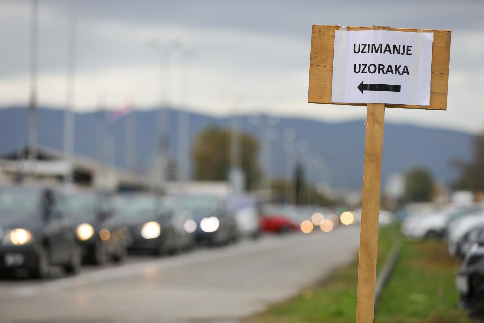 27.10.2020., Zagreb - Gradjani se testiraju na covid na istocnom parkiralistu Zagrebackog velesajma. Photo: Jurica Galoic/PIXSELL