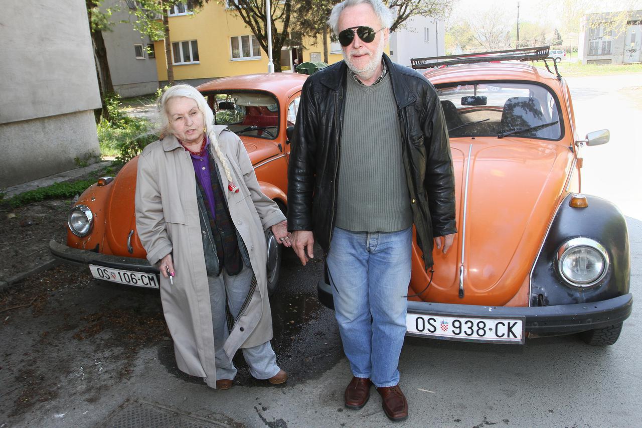 21.04.2015., Osijek - Miroslava Odorcic i Djuro Adzic, umirovljenici i supruznici oboje voze automobile Buba stare oko 40 godina   Photo: Marko Mrkonjic/PIXSELL