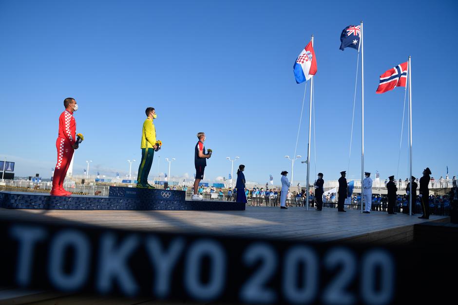 (TOKYO2020)JAPAN-KANAGAWA-SAILING-MEN'S ONE PERSON DINGHY-LASER-AWARDING CEREMONY