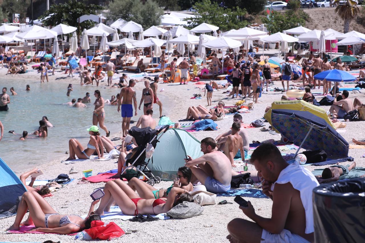 Splitske plaže prepune su kupača i po najvećoj vrućini