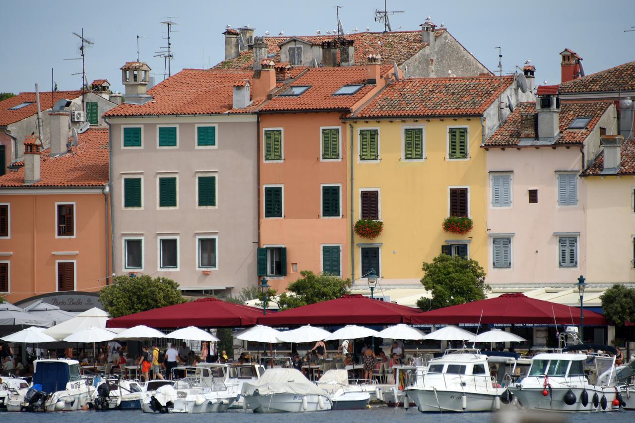 Turisti u šetnji Rovinjom