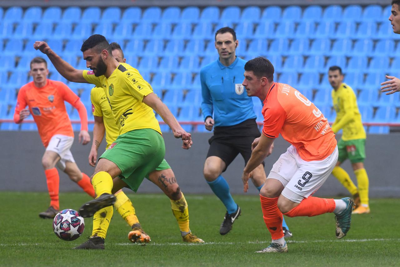 Trener Rijeke: Hajduk je imao jednu i pol priliku, a pobijedio nas je -  Večernji.hr