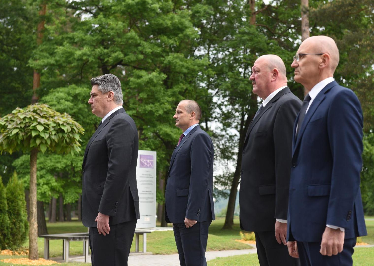 15.05.2020., Tezno, Slovenija - Hrvatski predsjednik Zoran Milanovic polozio je u vijenac i zapalio svijecu za poratne zrtve Drugog svjetskog rata na groblju Dobrava kraj Maribora.
Photo: Ziga Zivulovic jr/FABobo/PIXSELL