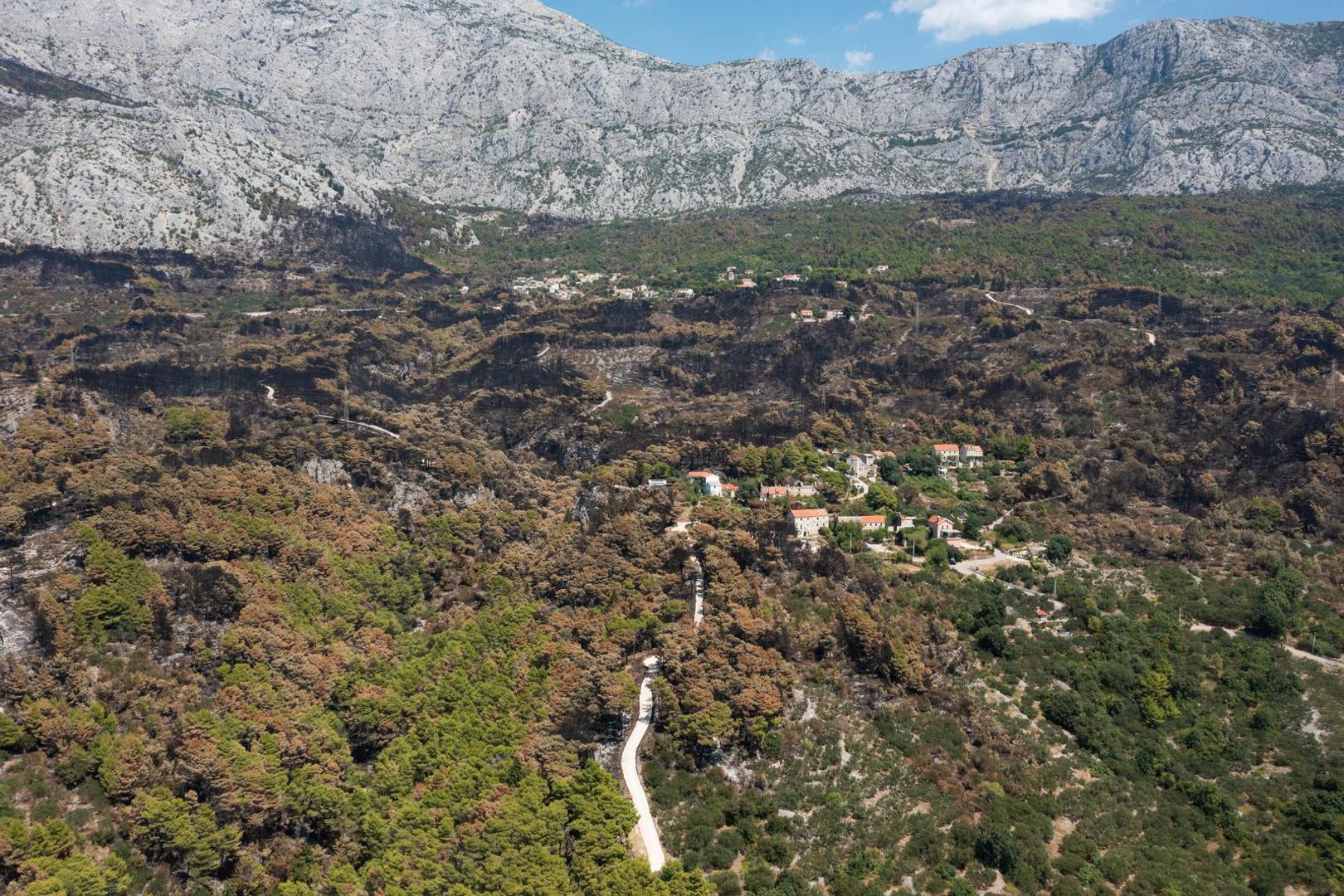 03.08.2024. Gornje Tucepi
Fotografije iz zraka opožarenog podrucja od Tucepi do Gornje Podgore i Parka prirode Biokovo. Photo: Matko Begovic/PIXSELL